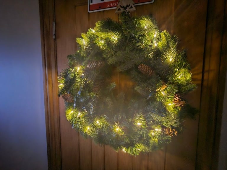 "Bethlehem Light" pre-lit Christmas wreath- NEW  