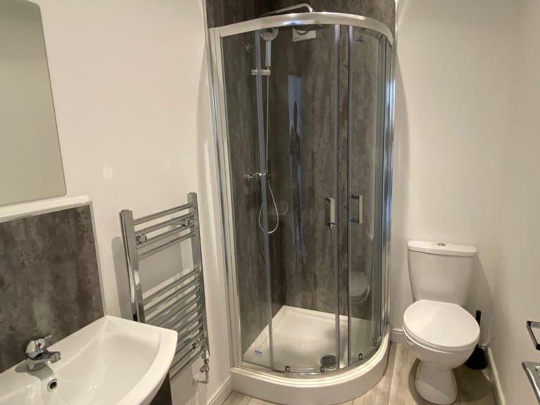 TOP QUALITY DOUBLE EN SUITE ROOM TO LET 