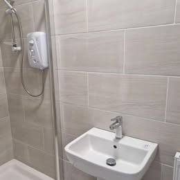 An one bedroom refurbished apartment and very close to Moseley Village