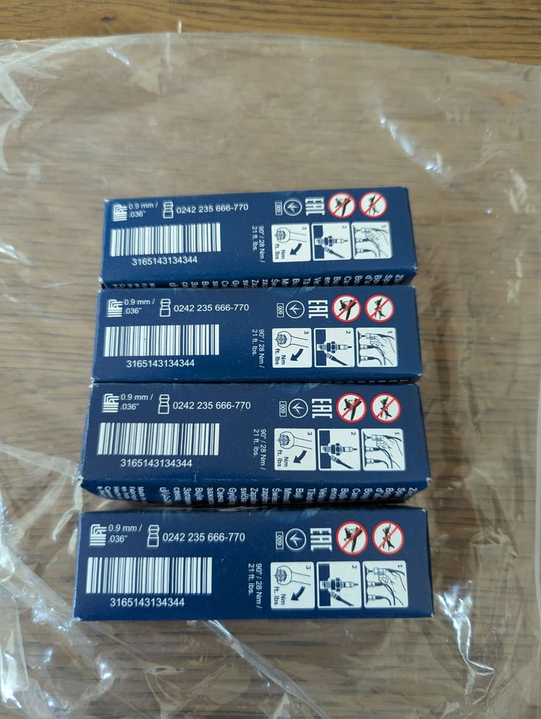 Bosch Spark Plugs x4