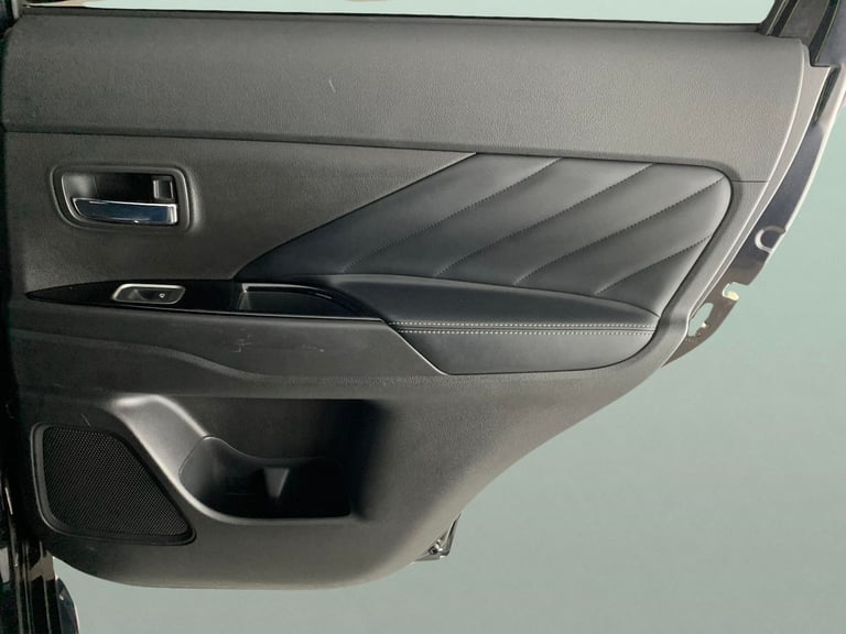 2019 Mitsubishi Outlander 2.4h TwinMotor 13.8kWh Dynamic SUV 5dr Petrol Plug-in Hybrid CVT 4WD Eu...