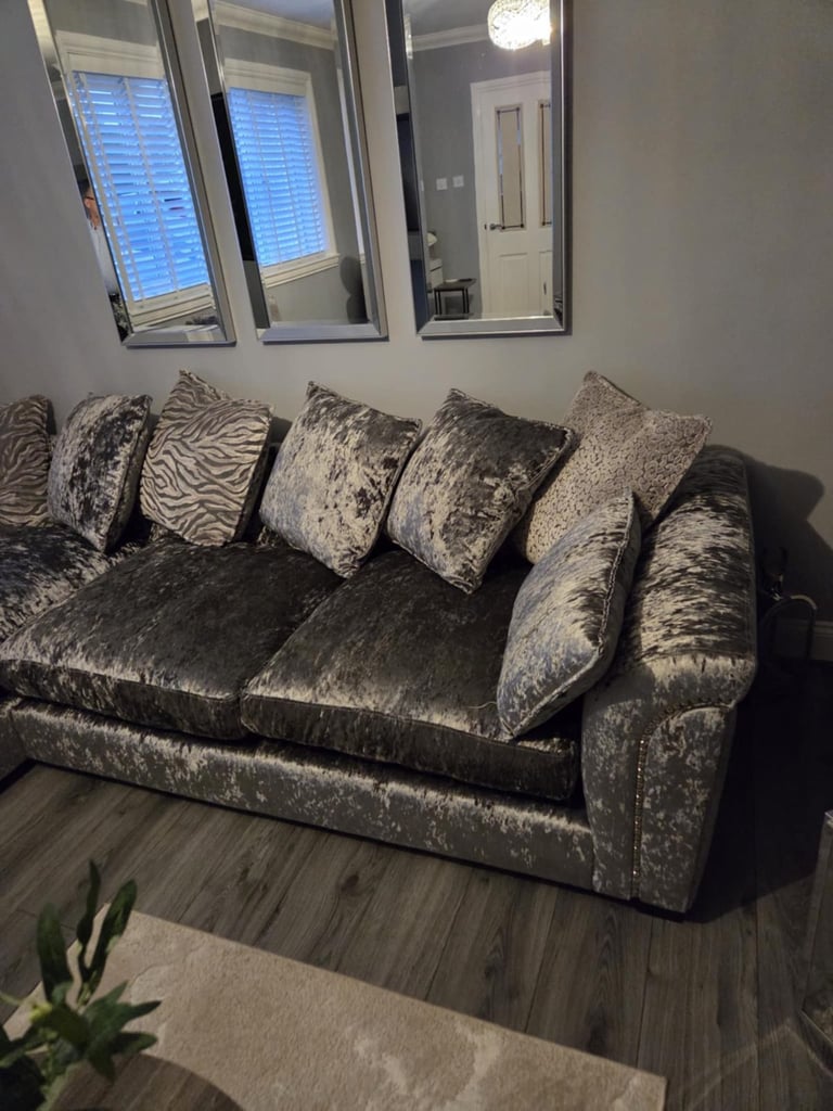 Corner settee, cuddle chair & pouffe absolute bargain 