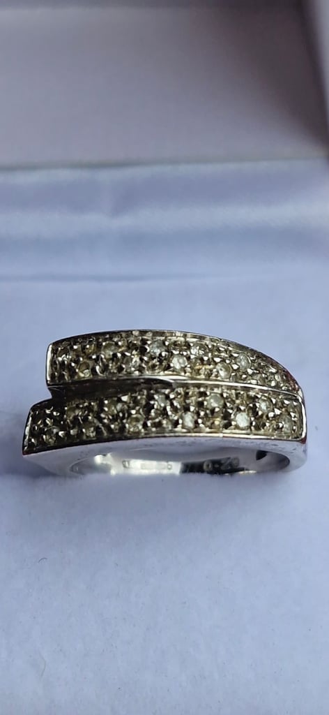 9ct carat white gold ring set with diamonds 