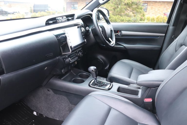 2023 Toyota Hilux 2.8 D-4D Invincible X Pickup Double Cab 4dr Diesel Auto 4WD Euro 6 (s/s) (2 PIC...