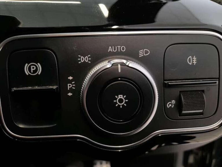 2019 Mercedes-Benz A-Class 1.3 A180 AMG Line Hatchback 5dr HATCHBACK Petrol Manual