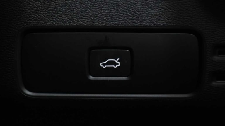 2024 Volvo XC40 2.0 B3 MHEV Plus DCT Auto Euro 6 (s/s) 5dr ESTATE Petrol/Electric Hybrid Automatic