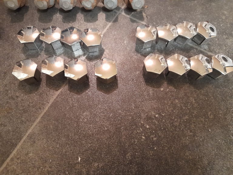 Wheel nuts for peugeot or citroen 