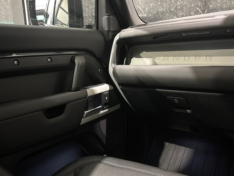 2023 Land Rover Defender 3.0 D250 MHEV SE Hard Top SUV 5dr Diesel Auto 4WD MWB Euro 6 (s/s) (250 ...