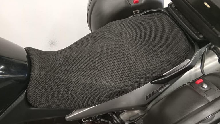 SUZUKI DL1000 ** MOT AUGUST 2026 - FULL LUGGAGE - ENGINE BARS **