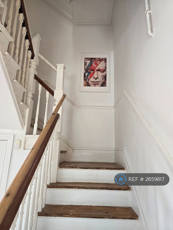 9 bedroom house in Bryn Road, Brynmill, Swansea, SA2 (9 bed) (#2659817)