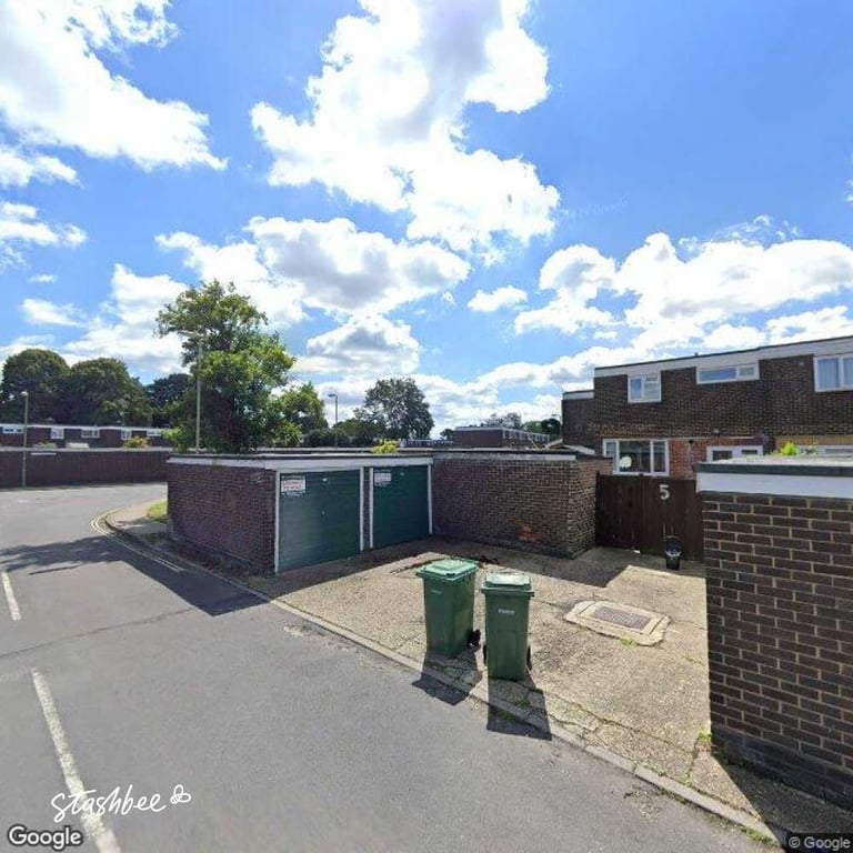 Garage to rent in Farnborough (GU14) | Stashbee