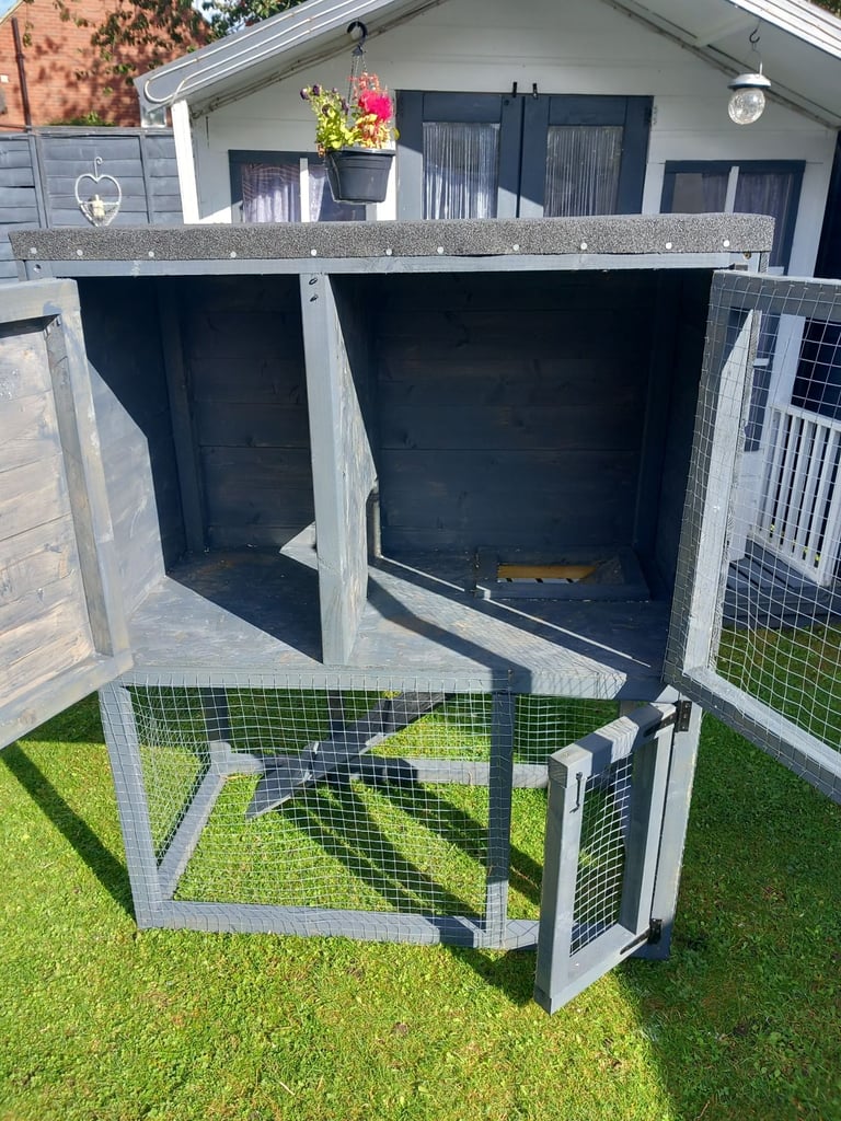 image for Brand new rabbit hutch with run 