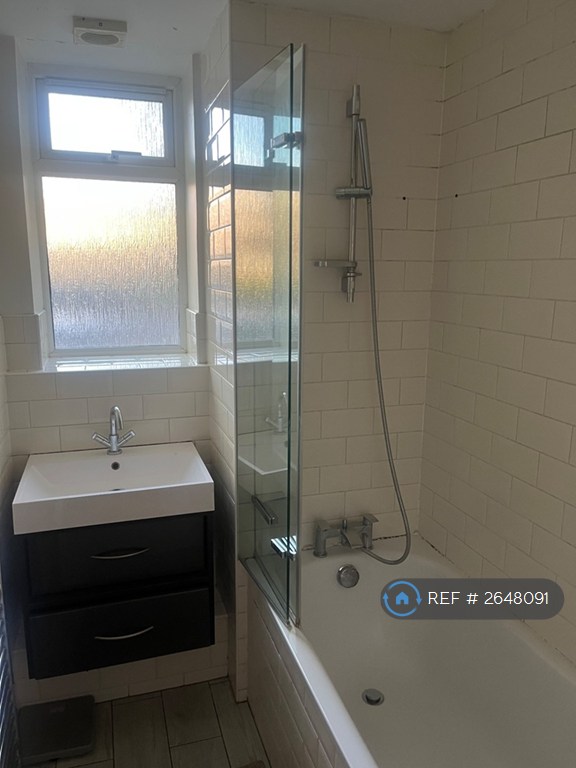 2 bedroom flat in Hartswood House, London, SW2 (2 bed) (#2648091)
