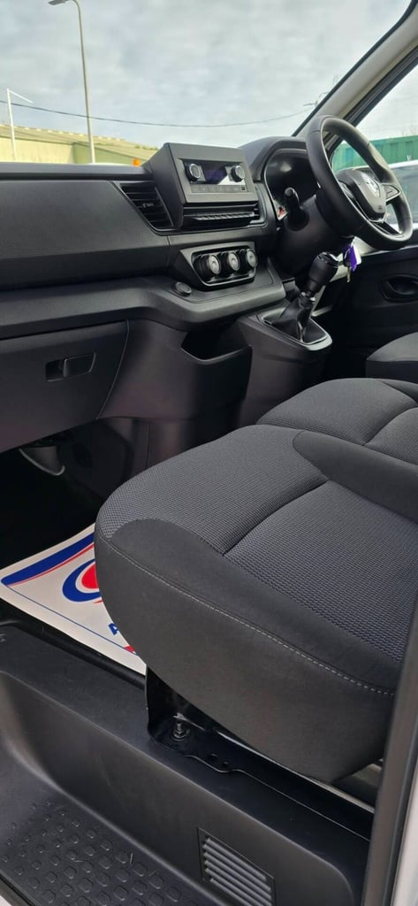 2022 Renault Trafic LL30 ENERGY dCi 145 Business 9 Seater MPV DIESEL Manual