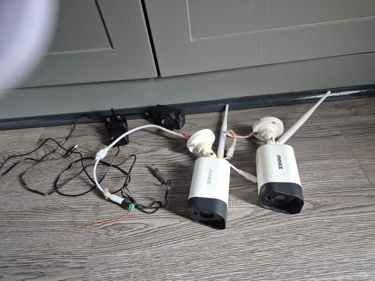 image for 2 Annke cctv cameras and plugs