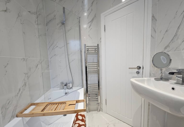 欢迎 Spacious 3-Bed Home Near Manchester City Centre – Short/Medium Stays, FREE CLEANING