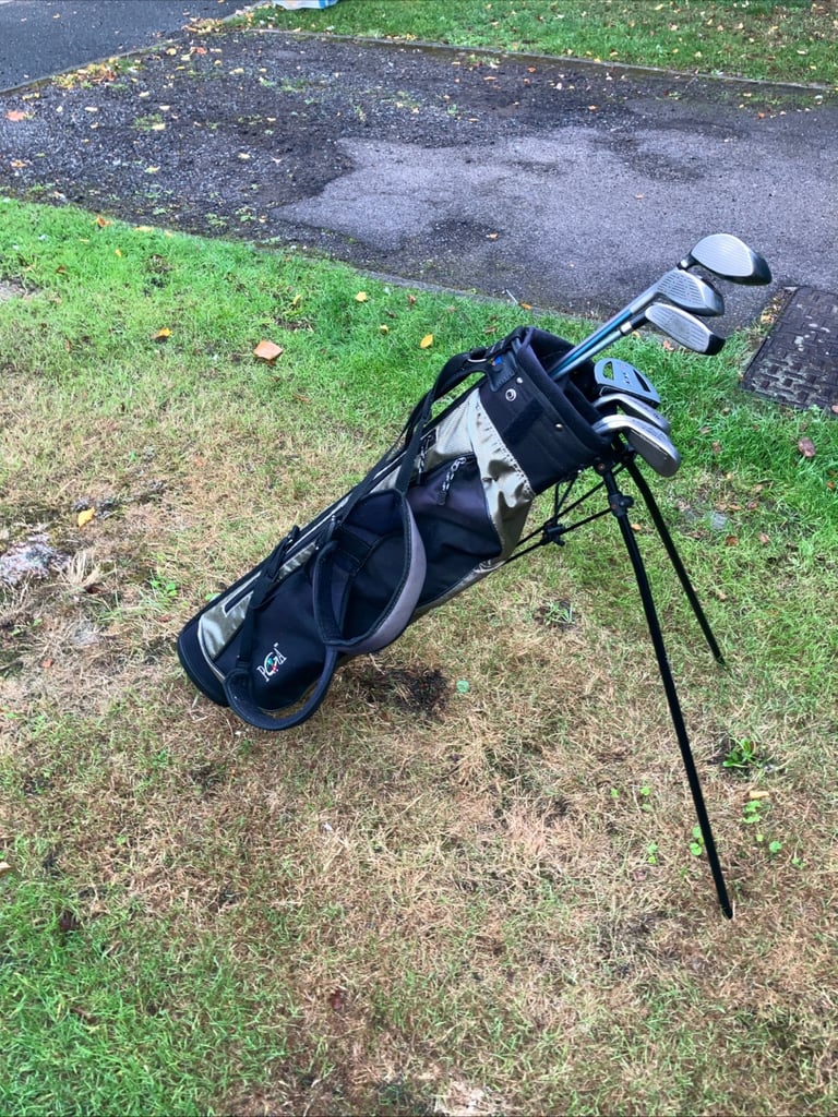 Ladies Golf Club Half Set 3-5 Woods Hybrid 7-9 Iron Sw Putter PGA Stand Bag 