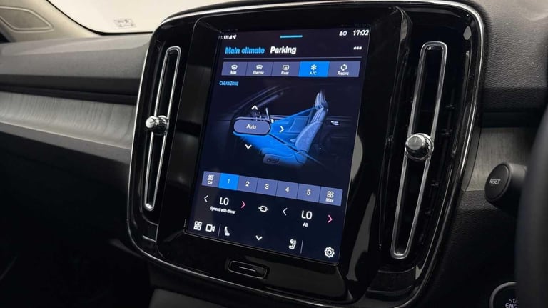 2025 Volvo XC40 2.0 B4 MHEV Ultra Bright DCT Auto Euro 6 (s/s) 5dr ESTATE Petrol/Electric Hybrid ...