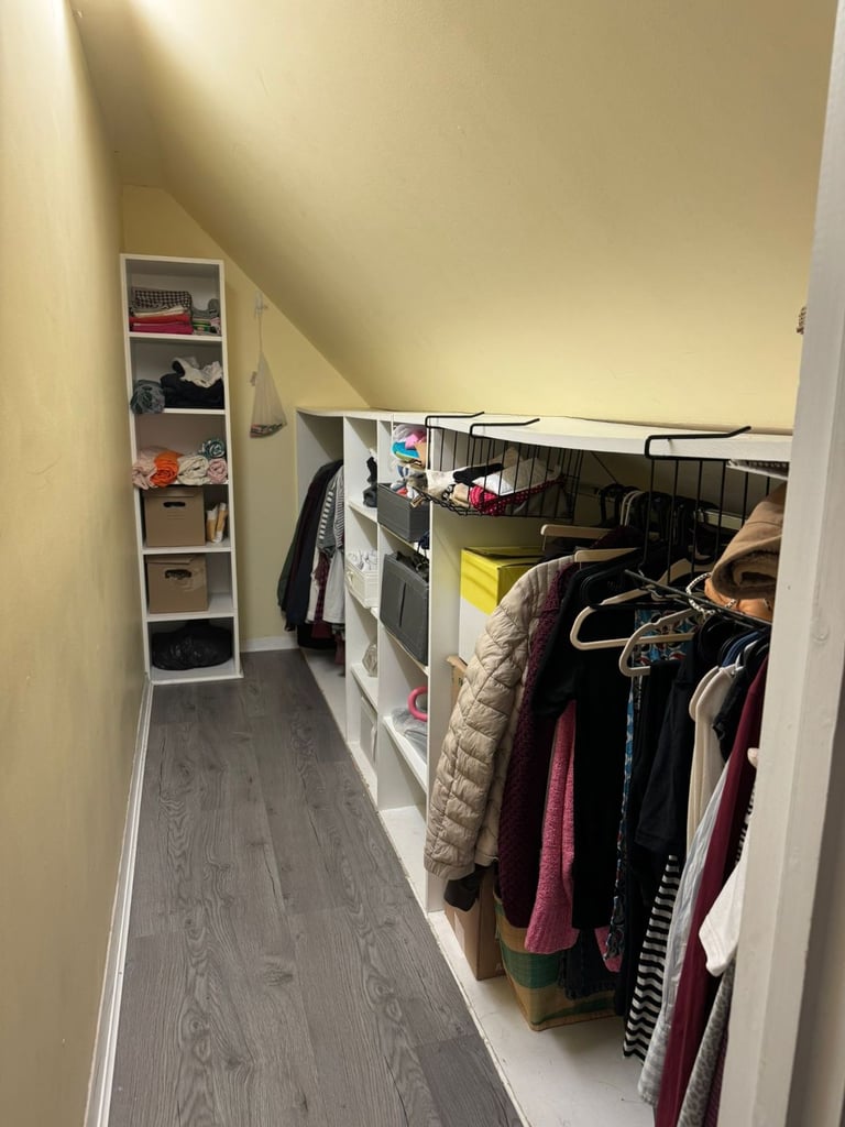 TENANT MUST BE BIG DOG FRIENDLYRoom to Rent eith nice office 