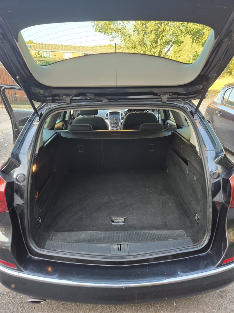 image for Vauxhall, ASTRA, Estate, 2013, Manual, 1956 (cc), 5 doors
