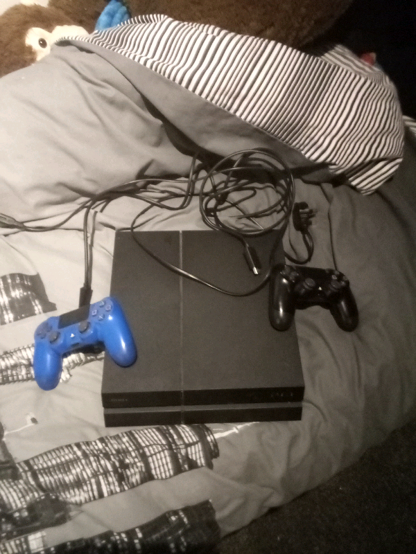 PS4 2 controllers and HDMI cable and power cable 