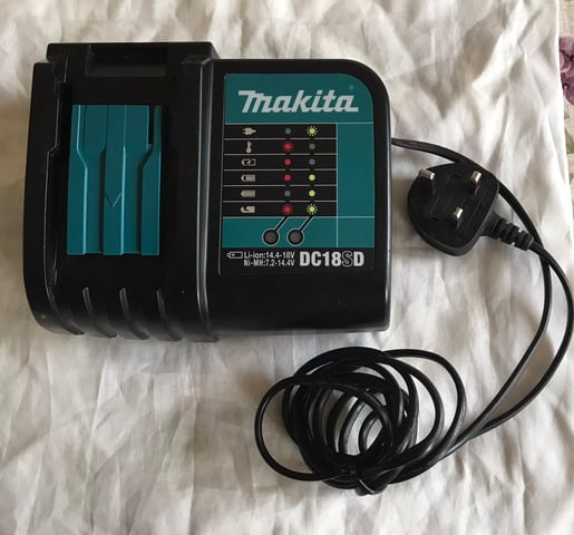 MAKITA 7V 18V BATTERY CHARGER FOR SALE in Leicester