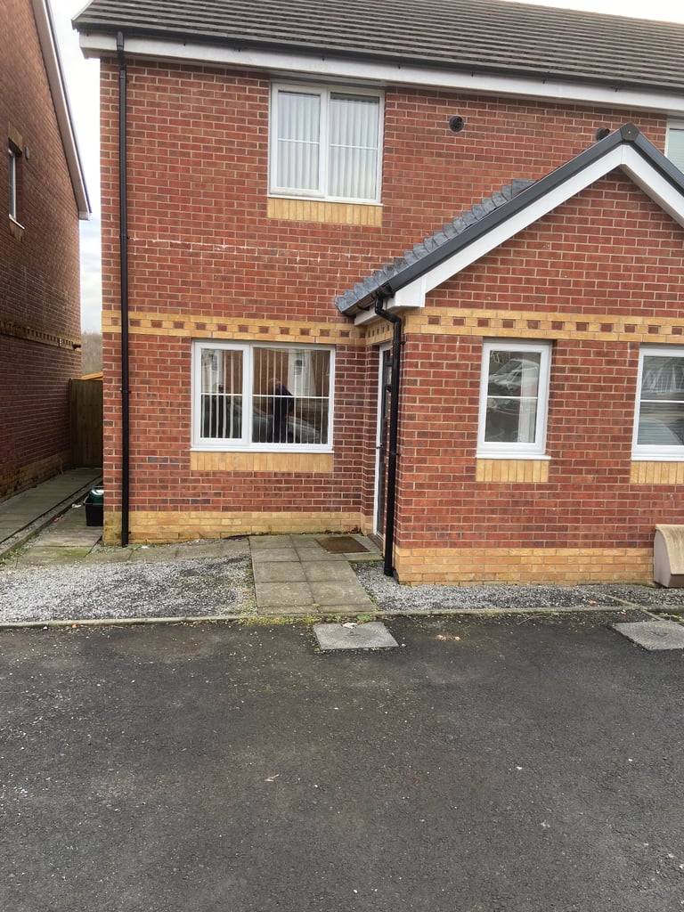 2 bedroom house in Ammanford 