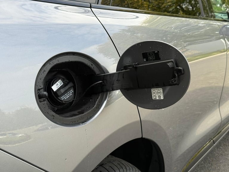 2024 Jaguar F-Pace 2.0 P250i R-Dynamic SE Black SUV 5dr Petrol Auto AWD Euro 6 (s/s) (250 ps) EST...
