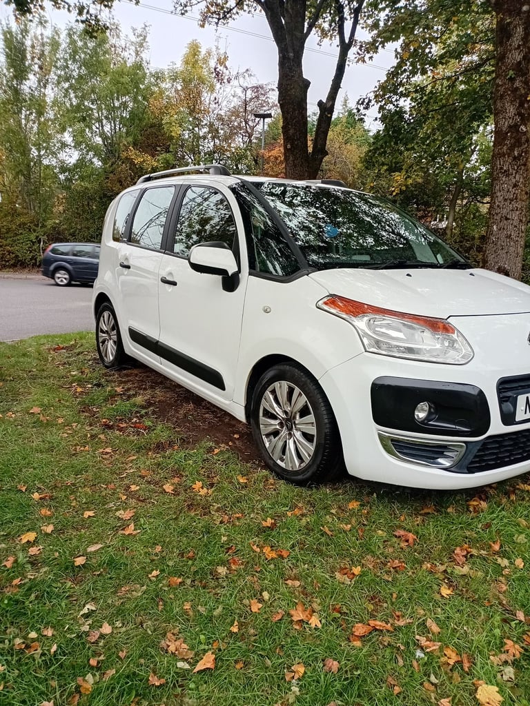 Very Nice Car.  Ideal Family or New Driver    £35 per year TAX.   Low insurance