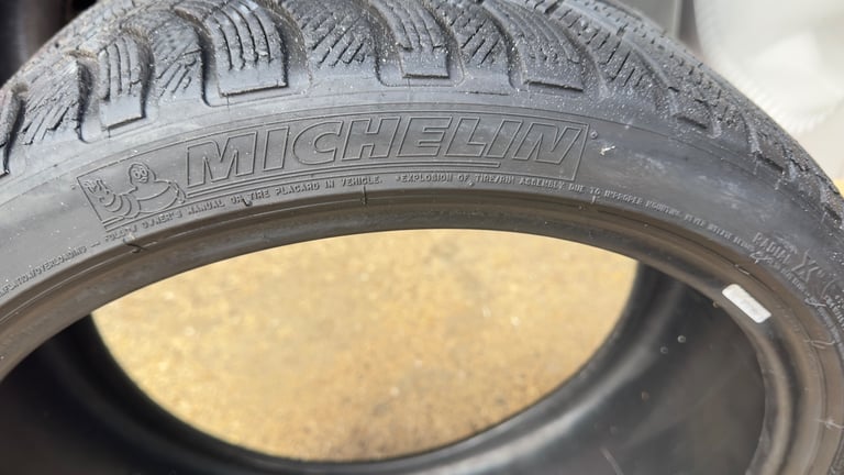 2 x 235/35 R19  91V Michelin Pilot Alpin