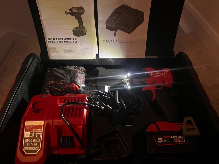 Milwaukee M18 FMTIW2F12-502X 18V FUEL 1/2” Mid-Torque Impact Wrench Kit (2x 5.0Ah Batteries)