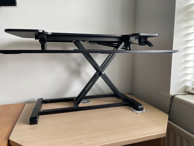 Height adjustable computer desk