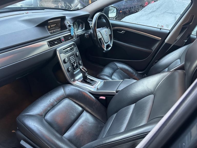 VOLVO V70 2.4 D5 SE Lux 2014