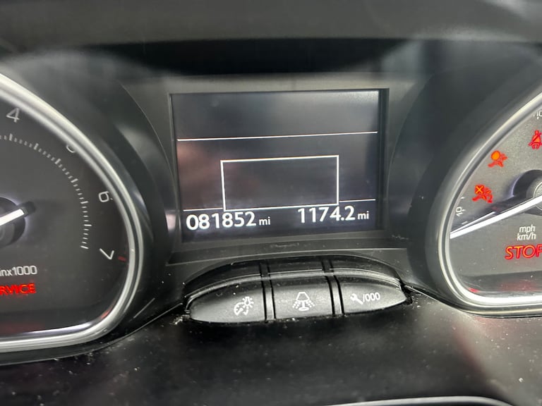 Peugeot 2008, 2014 Hatchback , Manual, 1199 (cc), 5 doors