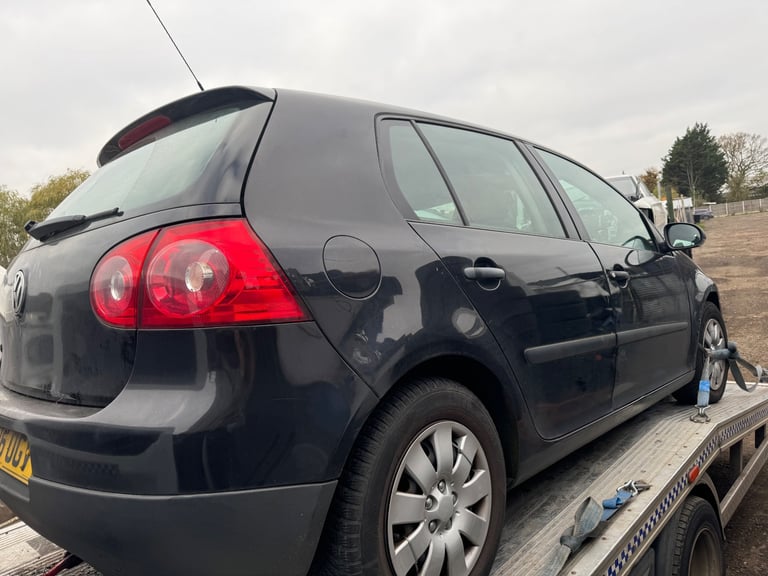 Volkswagen Golf mk5 1.6 fsi 2006 black BREAKING FOR PARTS 