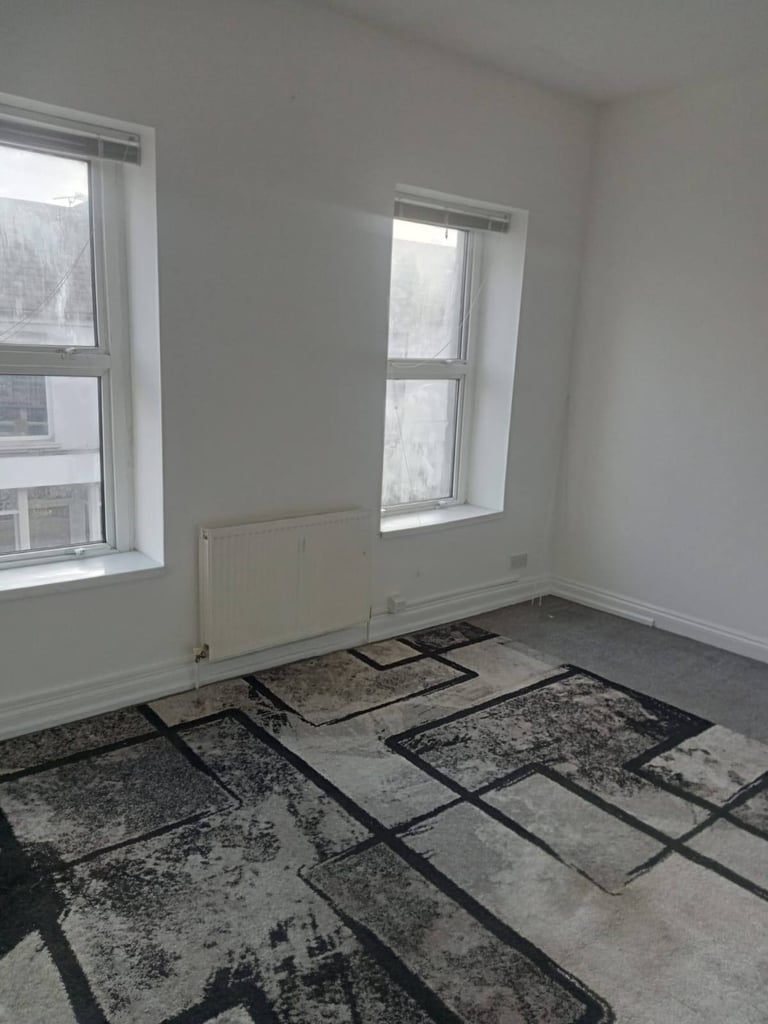 3 Bedroom flat to rent Bridgend.