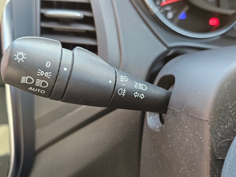 2018 Renault Captur 1.5 dCi ENERGY Iconic SUV 5dr Diesel Manual Euro 6 (s/s) (90 ps) HATCHBACK Di...