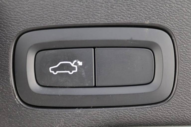 2020 Volvo XC60 2.0 B5 MHEV R-Design SUV 5dr Petrol Hybrid Auto AWD Euro 6 (s/s) (250 ps) ESTATE ...