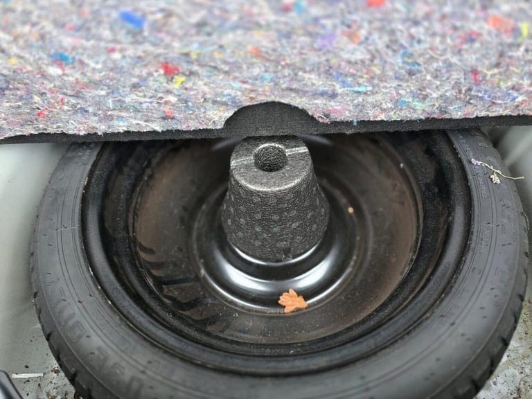 2016 Toyota Yaris 1.5 VVT-h Icon Hatchback 5dr Petrol Hybrid E-CVT Euro 6 (101 ps) Hatchback Hybr...