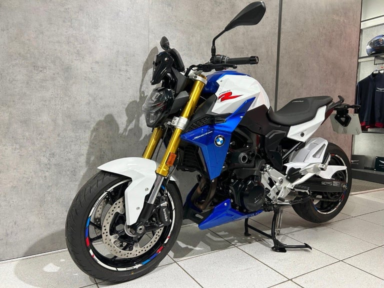 72/2022 BMW F900R Sport - 7106 miles - TRI-COLOUR!