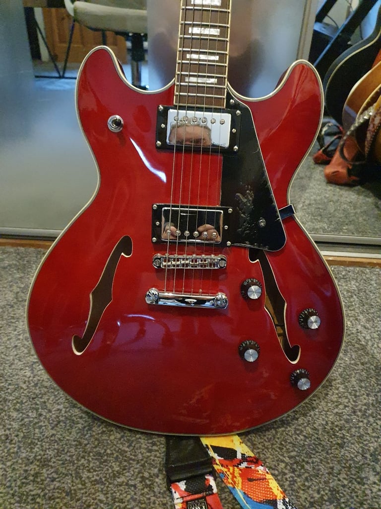 Harley Benton hollowbody electric guitar. As new!