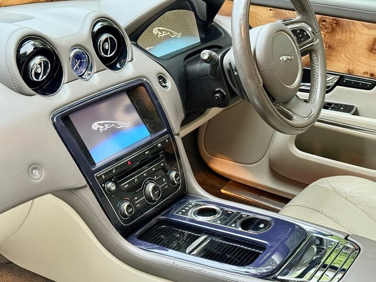 2010 Jaguar XJ 3.0d V6 Premium Luxury 4dr Auto SALOON DIESEL Automatic