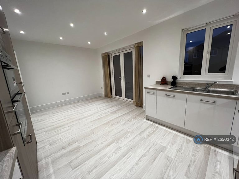 3 bedroom house in Emmeline Avenue, Swanscombe, DA10 (3 bed) (#2650342)