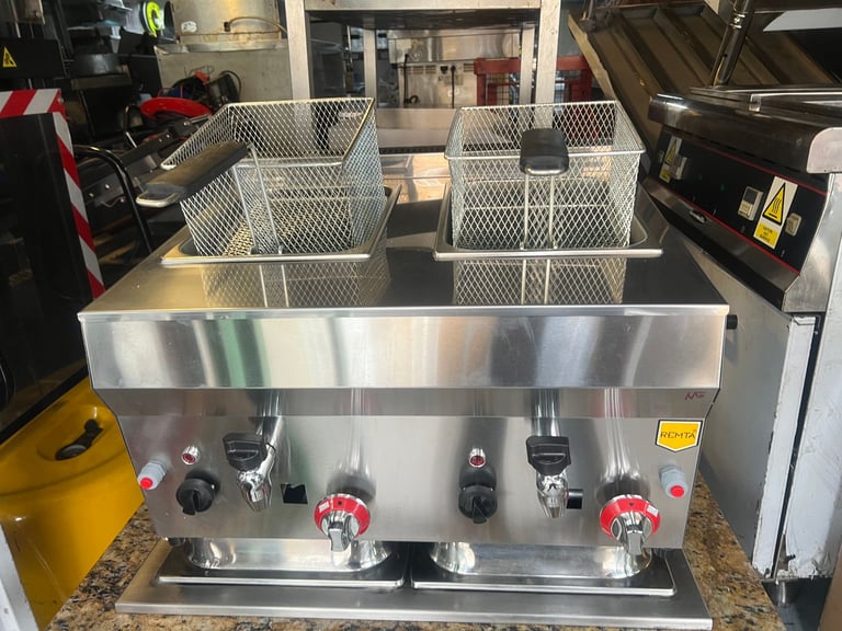 NEW NAT GAS TWIN TANK FRYER CATERING COMMERCIAL KITCHEN FAST FOOD SHOP  CAFE RESTAURANT