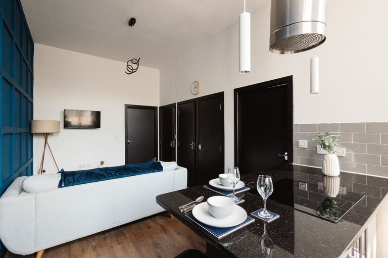Short Term Let in Warrington | Town Centre | Parking