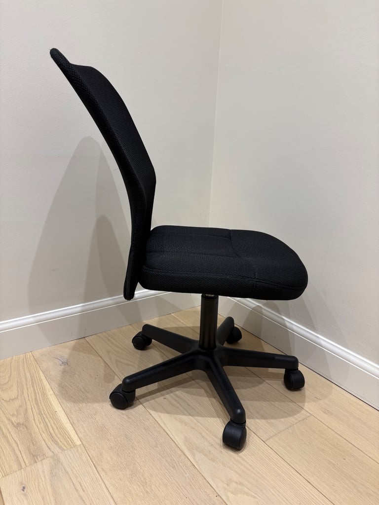 Black office desk chair 