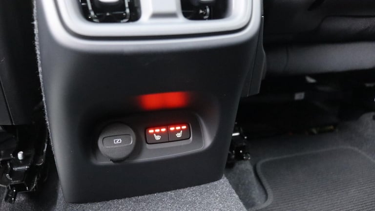 2025 Volvo XC40 B4 (P) Ultra Dark (Sunroof, Pilot Assist, 21' Alloys, BLIS) ESTATE Petrol/Electri...