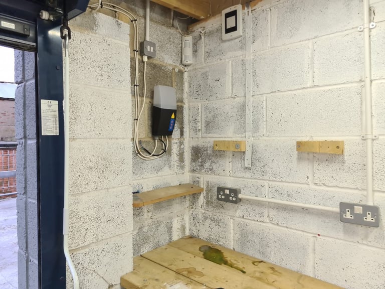 Cheap secure Garage to rent, with parking, behind 118 Alfreton road, NG7  