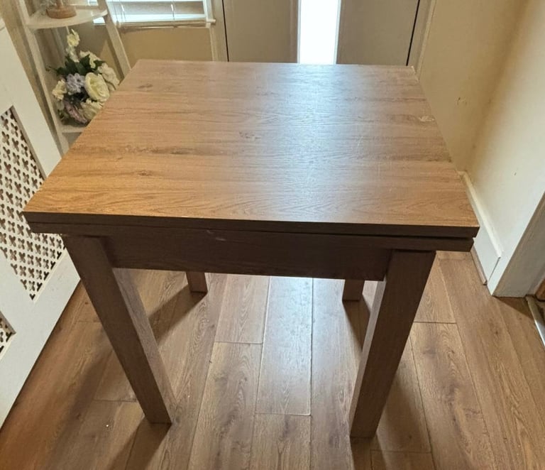 image for Extendable dining table
