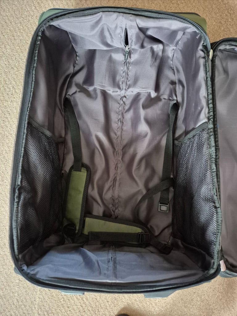 Columbia expandable 66cm tall x 40cm wide x 29cm deep multi-pocket wheeled